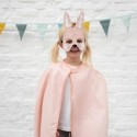 Maske und Umhang Mrs. Hase